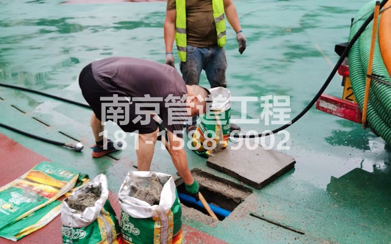 电瓷新村管道清淤