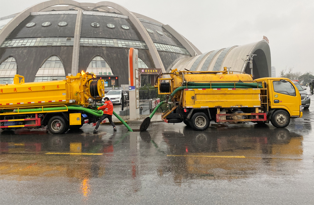 电瓷新村商场管道清淤