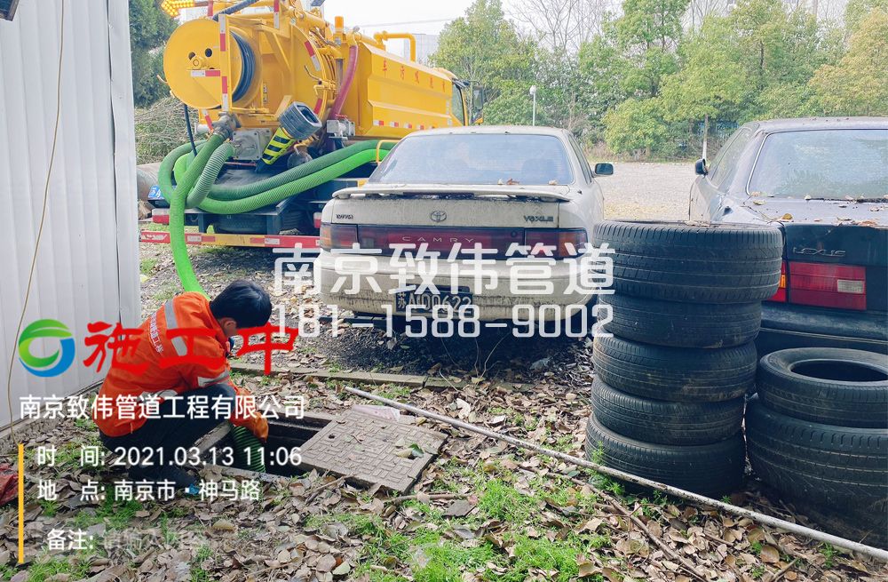 电瓷新村工厂清掏化粪池